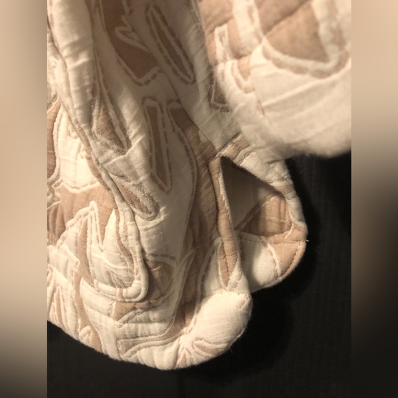 Beige Patterned Kimono Jacket
Universal Thread
OSFM ( one size fits most) - Picture 5 of 10